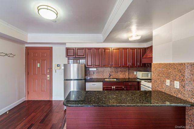 4105 College Point Boulevard 5C, Flushing, NY 11355