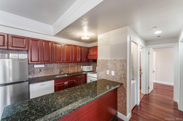 4105 College Point Boulevard 5C, Flushing, NY 11355