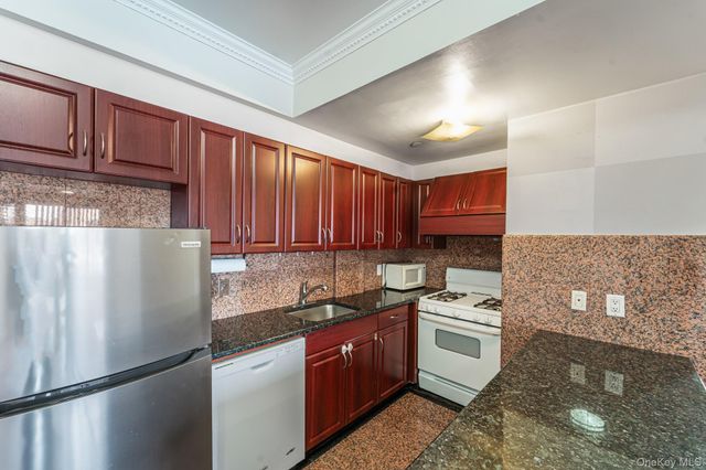 4105 College Point Boulevard 5C, Flushing, NY 11355