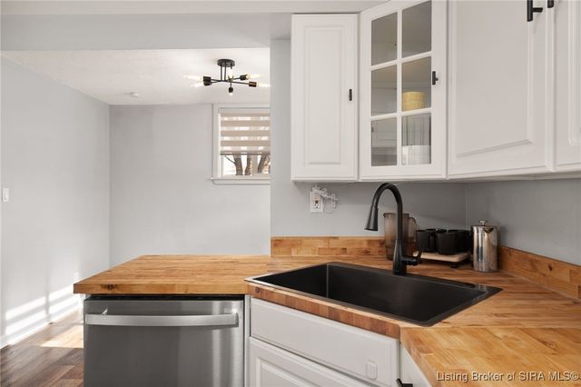 604 Navajo Drive, New Albany, IN 47150