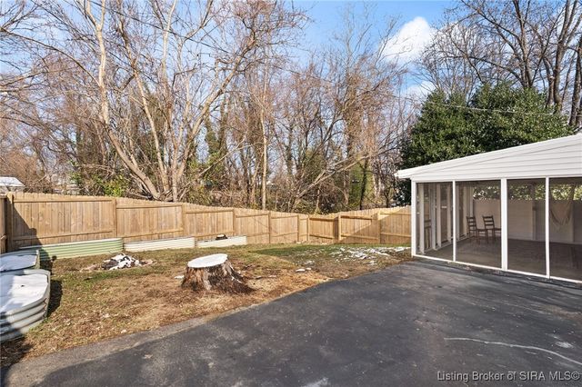 604 Navajo Drive, New Albany, IN 47150