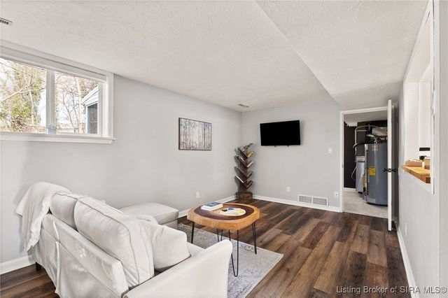 604 Navajo Drive, New Albany, IN 47150