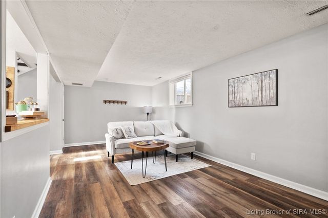 604 Navajo Drive, New Albany, IN 47150