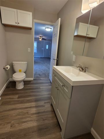 1215 Douglas Avenue, Des Moines, IA 50313