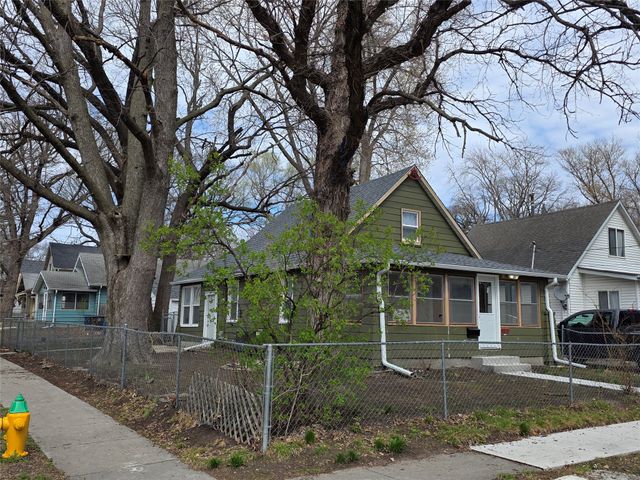 1215 Douglas Avenue, Des Moines, IA 50313