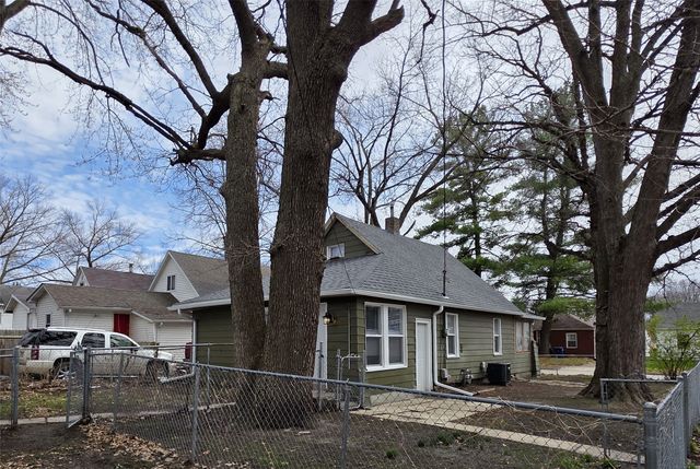 1215 Douglas Avenue, Des Moines, IA 50313