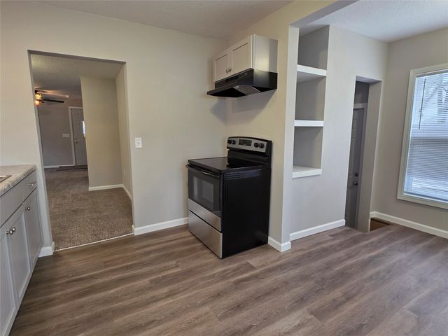 1215 Douglas Avenue, Des Moines, IA 50313