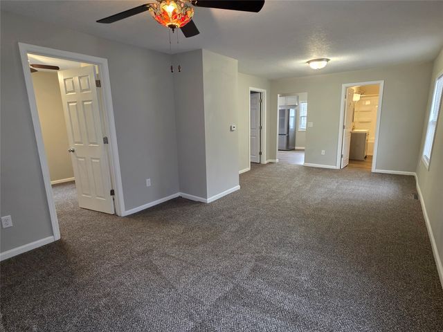 1215 Douglas Avenue, Des Moines, IA 50313