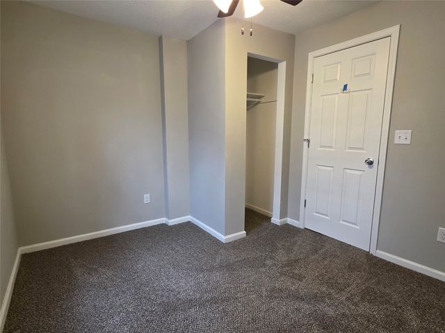 1215 Douglas Avenue, Des Moines, IA 50313