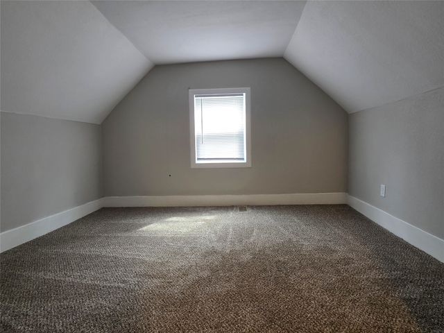 1215 Douglas Avenue, Des Moines, IA 50313