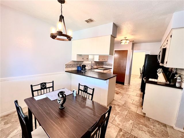1518 W Waterview St, Portland, TX 78374