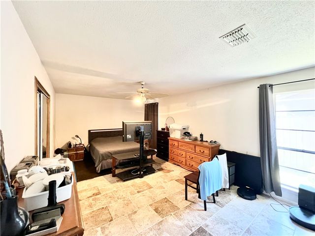1518 W Waterview St, Portland, TX 78374