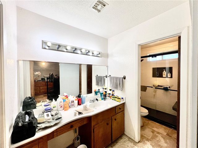 1518 W Waterview St, Portland, TX 78374