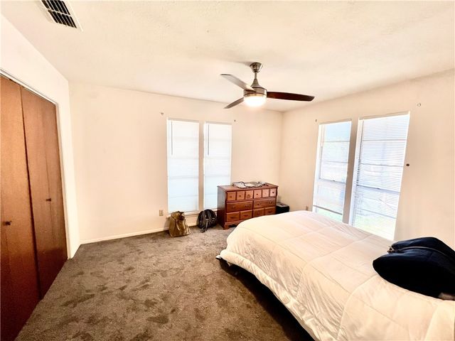 1518 W Waterview St, Portland, TX 78374