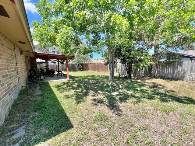 1518 W Waterview St, Portland, TX 78374