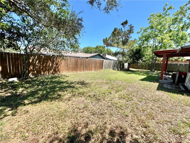 1518 W Waterview St, Portland, TX 78374