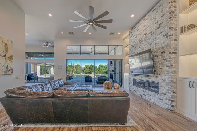 2896 E ARROWHEAD Trail, Gilbert, AZ 85297