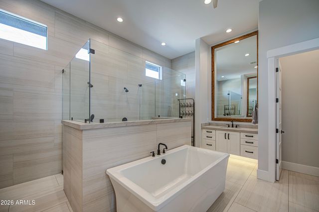 2896 E ARROWHEAD Trail, Gilbert, AZ 85297