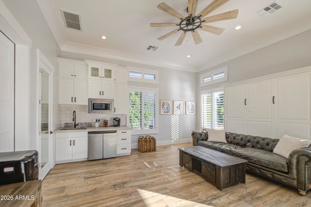 2896 E ARROWHEAD Trail, Gilbert, AZ 85297