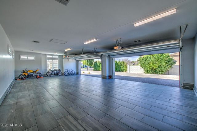 2896 E ARROWHEAD Trail, Gilbert, AZ 85297