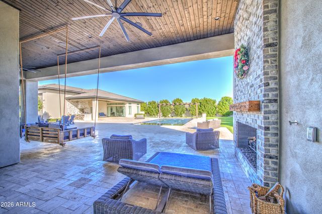 2896 E ARROWHEAD Trail, Gilbert, AZ 85297