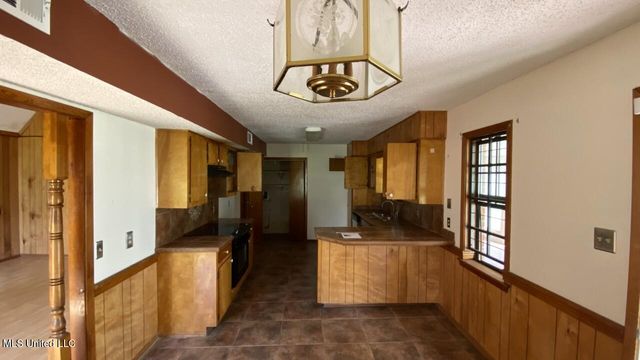 2334 N Pine Lea Drive, Jackson, MS 39209