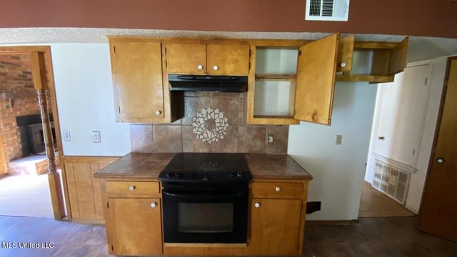 2334 N Pine Lea Drive, Jackson, MS 39209