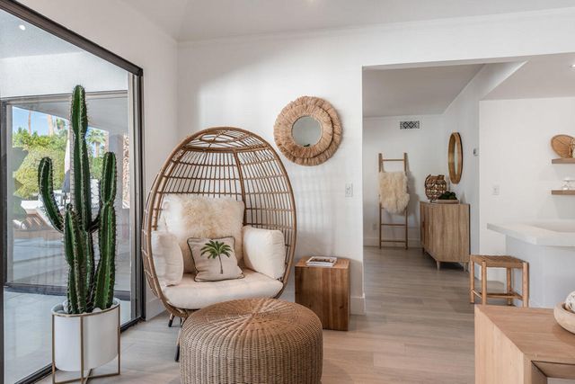 246 W Vereda Norte, Palm Springs, CA 92262