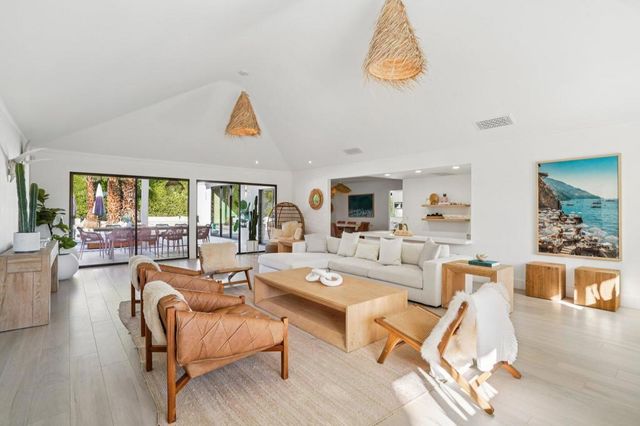 246 W Vereda Norte, Palm Springs, CA 92262