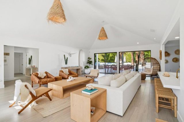 246 W Vereda Norte, Palm Springs, CA 92262