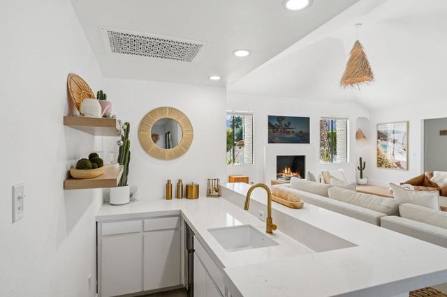 246 W Vereda Norte, Palm Springs, CA 92262
