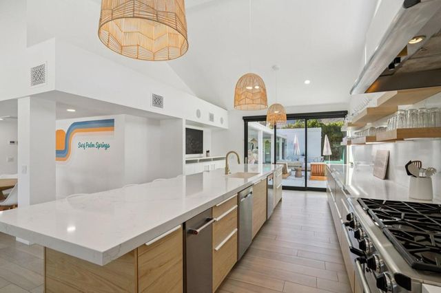 246 W Vereda Norte, Palm Springs, CA 92262