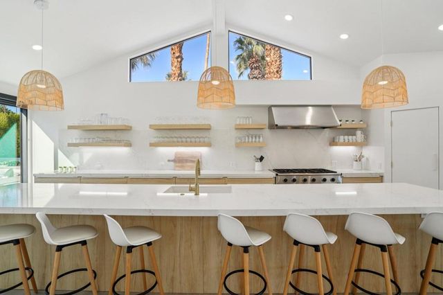 246 W Vereda Norte, Palm Springs, CA 92262