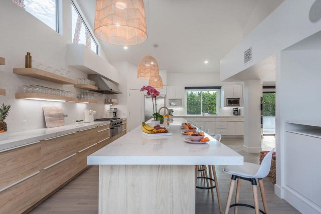 246 W Vereda Norte, Palm Springs, CA 92262