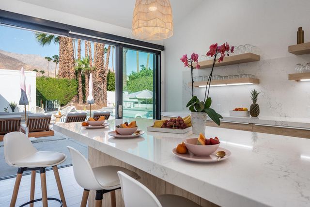 246 W Vereda Norte, Palm Springs, CA 92262