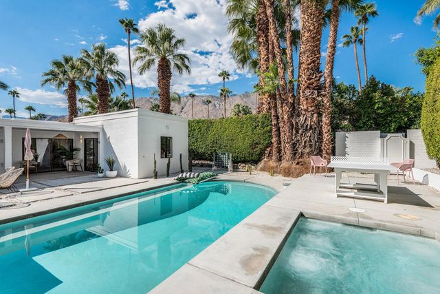246 W Vereda Norte, Palm Springs, CA 92262