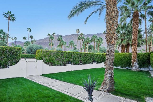 246 W Vereda Norte, Palm Springs, CA 92262