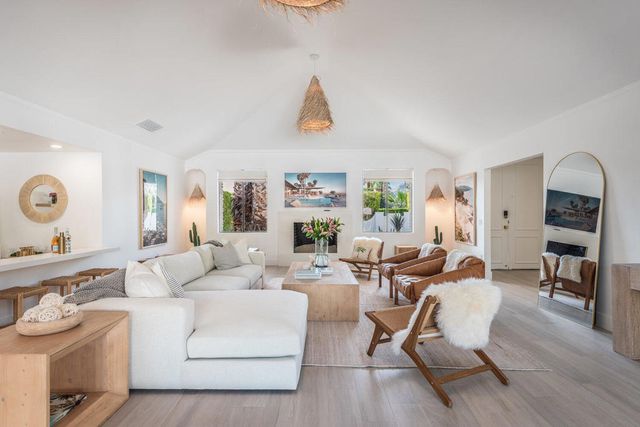 246 W Vereda Norte, Palm Springs, CA 92262