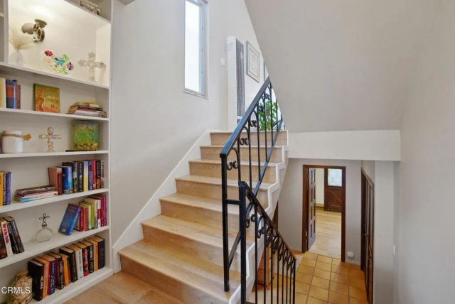 1129 Dover Lane, Ventura, CA 93001