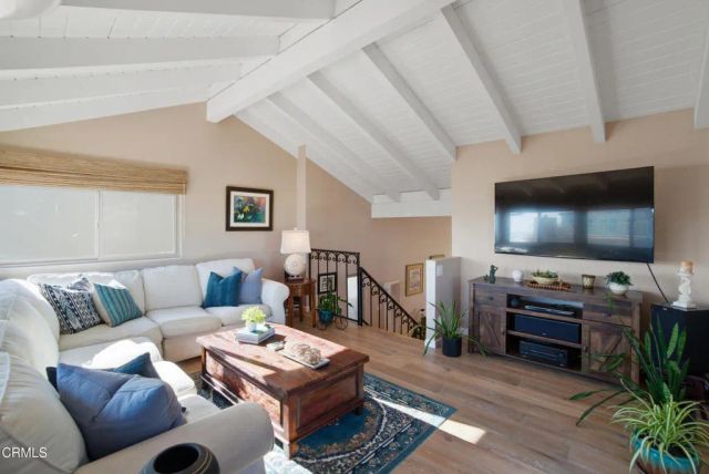 1129 Dover Lane, Ventura, CA 93001