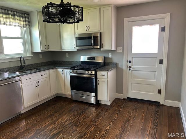 150 N 31st Street, Belleville, IL 62226