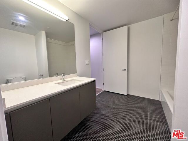 1040 S Mariposa Avenue F101, Los Angeles, CA 90006