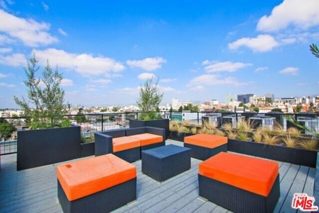 1040 S Mariposa Avenue F101, Los Angeles, CA 90006