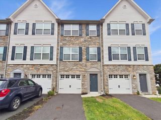 1526 Brookstone Place, Hellertown Boro, PA 18055