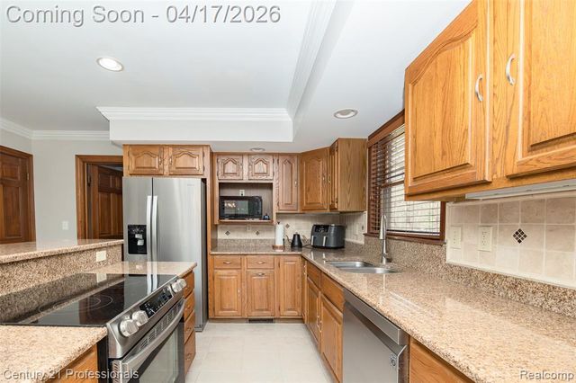 624 Highland Drive, Oxford, MI 48371