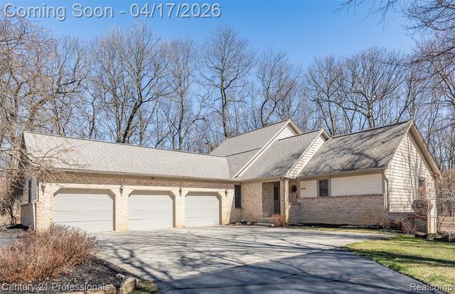 624 Highland Drive, Oxford, MI 48371