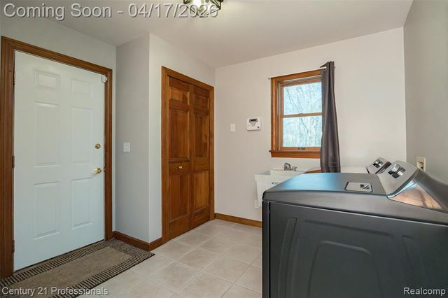 624 Highland Drive, Oxford, MI 48371