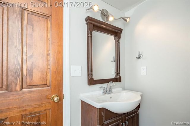 624 Highland Drive, Oxford, MI 48371