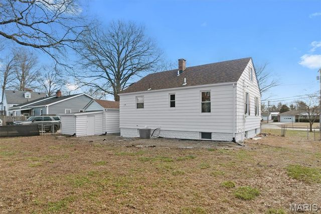 2105 E B Street, Belleville, IL 62221