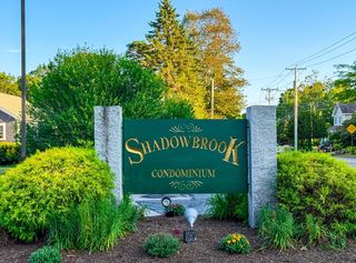 10 Shadowbrook Ln 24, Milford, MA 01757